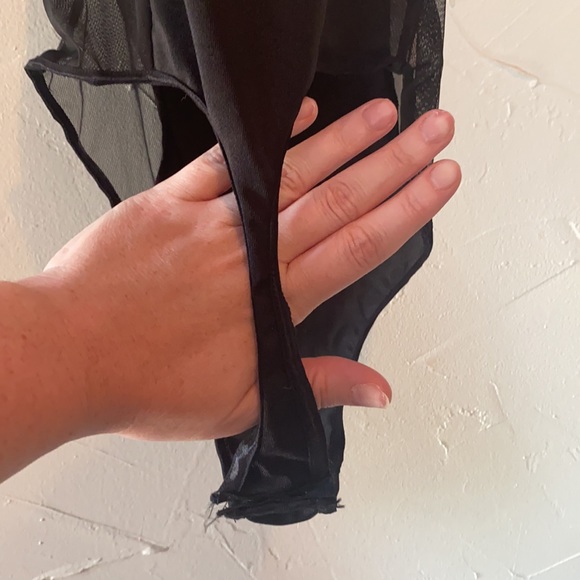 Black thong onzie with wired bra - Picture 5 of 7